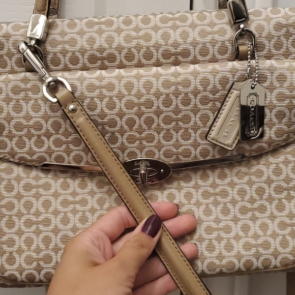 Coach - Picture 3 of 7